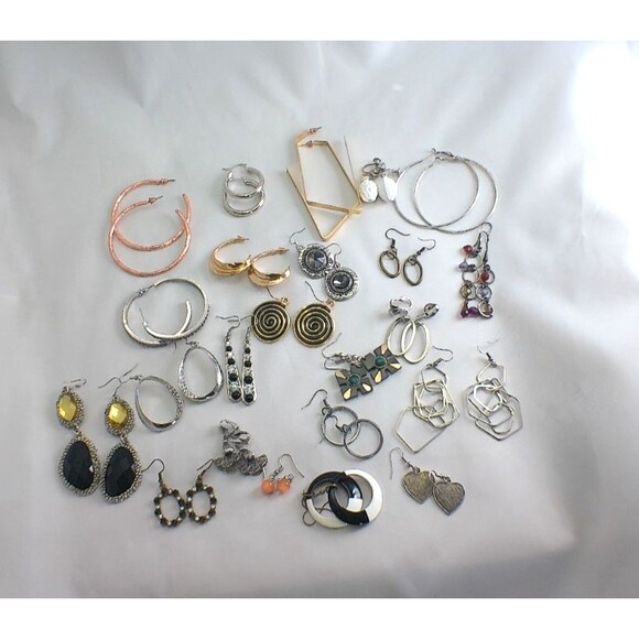 Vintage/Modern Drop Earrings Lot of 23 Rhinestones Beaded Silver Tone Gold Tone - Picture 1 of 6